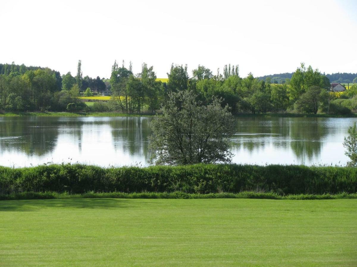 Obora 827 Nova Bystrice Villa Bagian luar foto