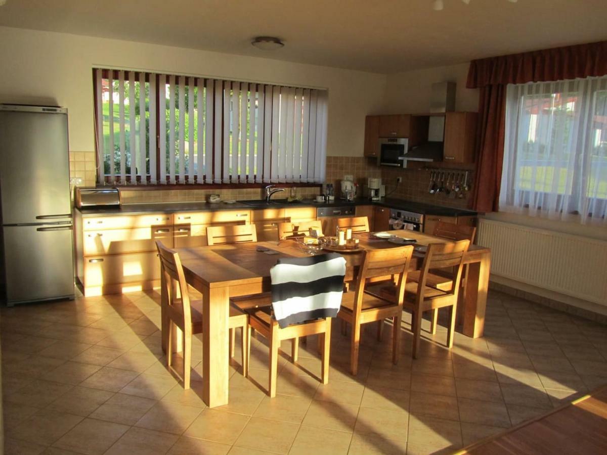 Obora 827 Nova Bystrice Villa Bagian luar foto